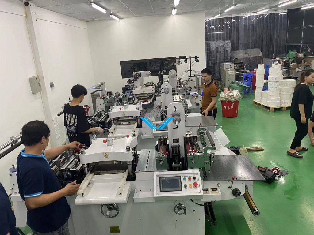 Máy bế decal cuộn 320mm