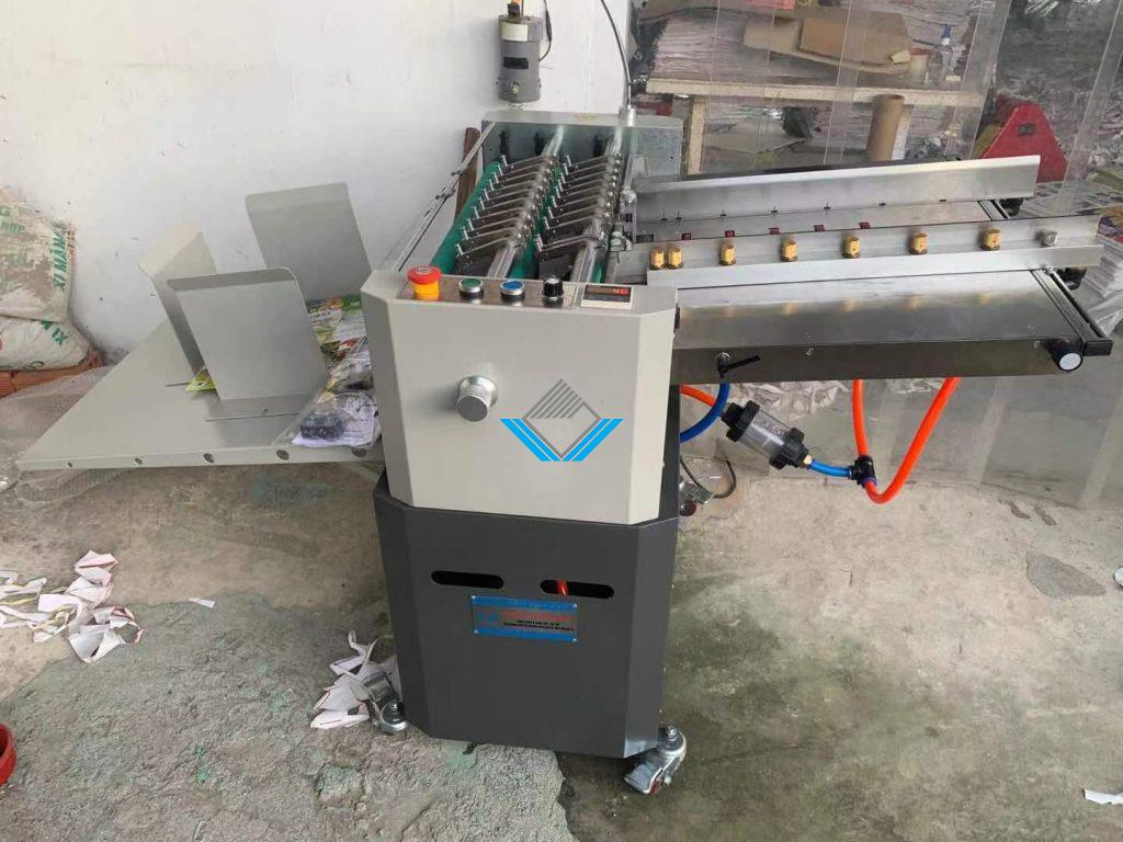 máy bế decal tự động