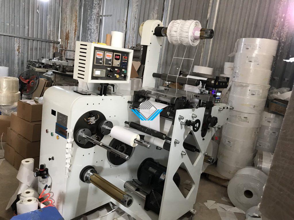 máy bế decal trắng