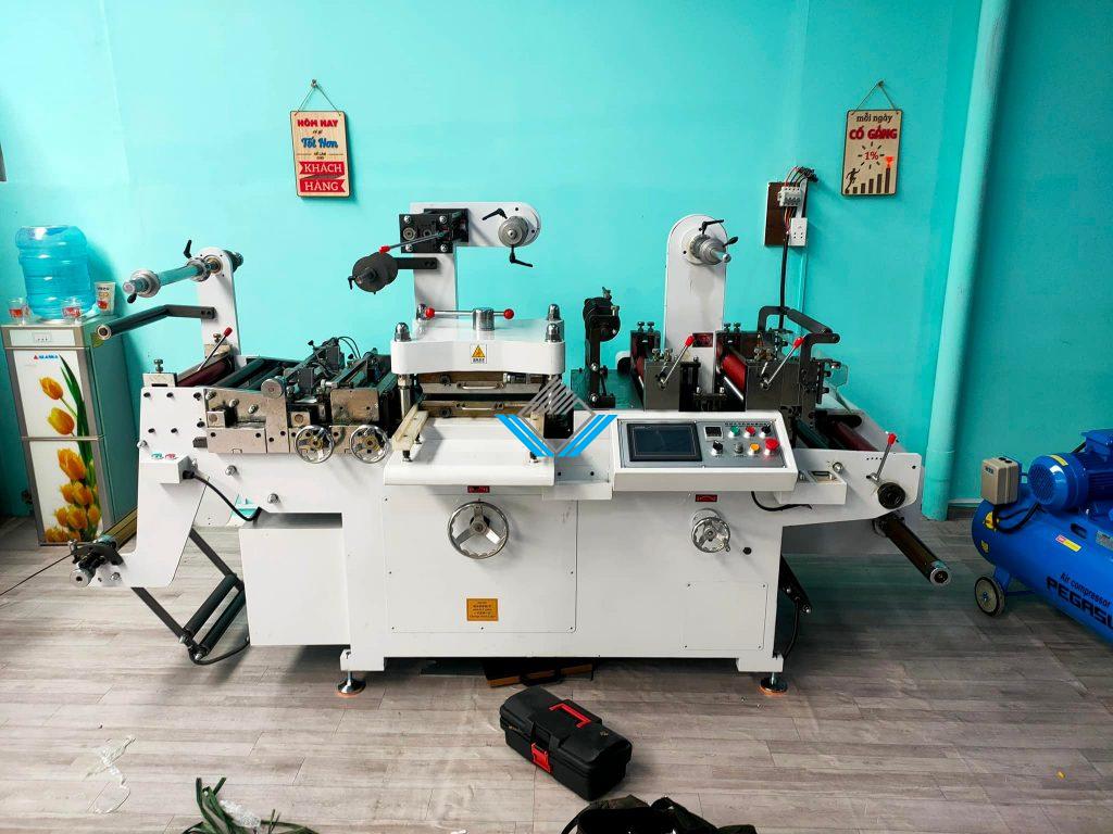 Máy bế ép nhũ decal cuộn