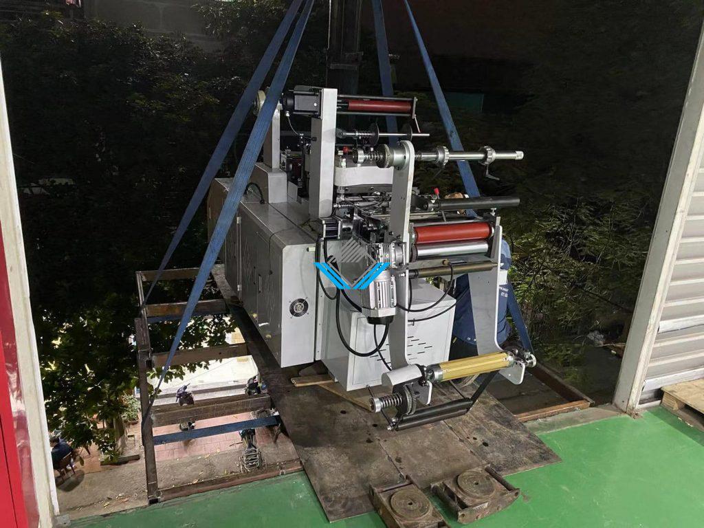 Máy bế ép nhũ decal cuộn
