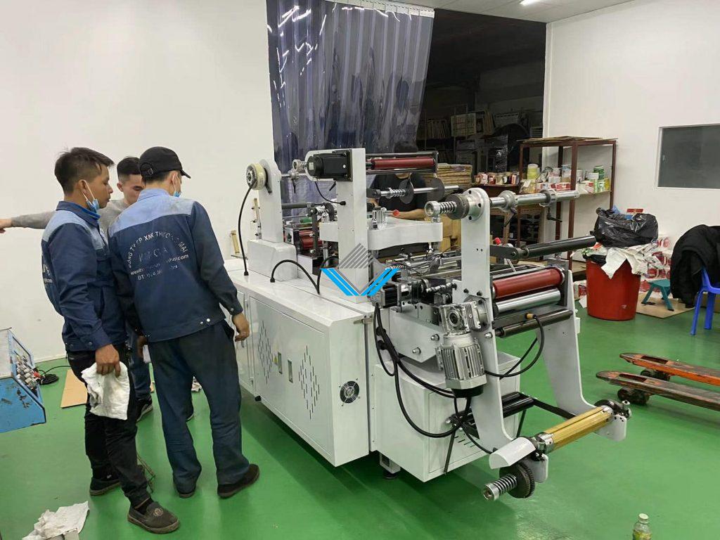 Máy bế ép nhũ decal cuộn