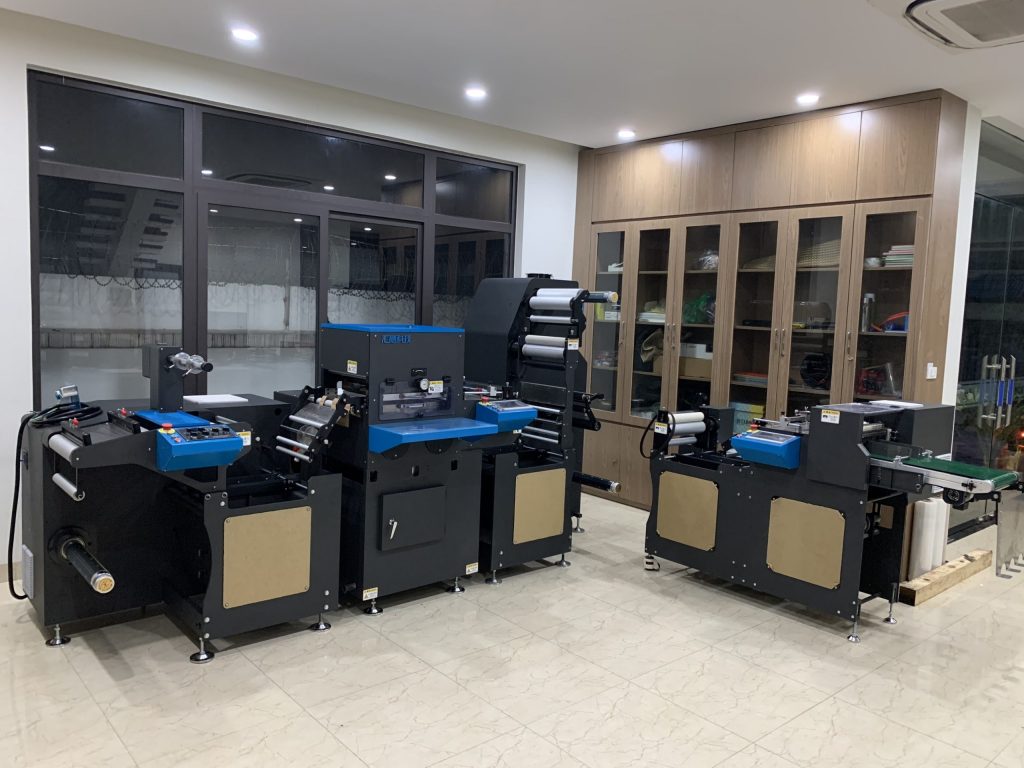 Máy bế label tốc độ cao