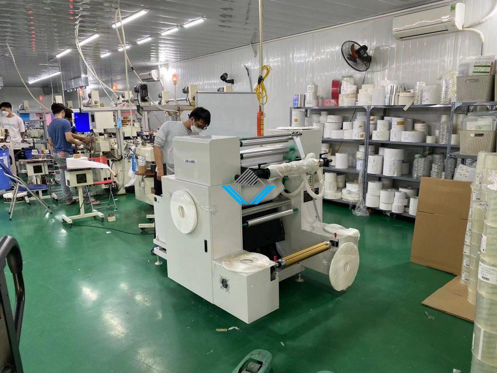 máy cán màng label dạng cuộn