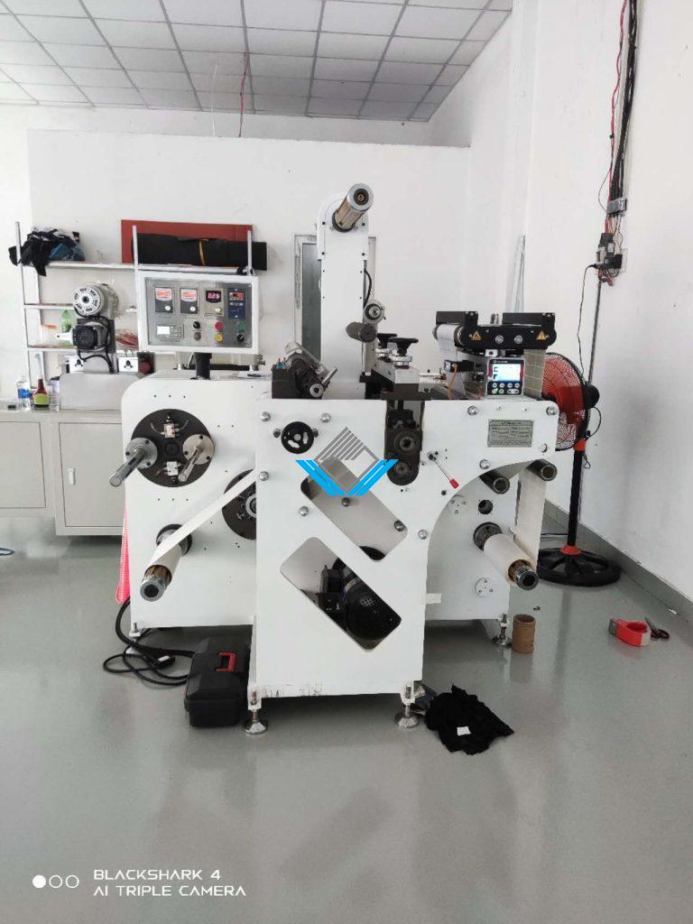 Máy bế decal trắng