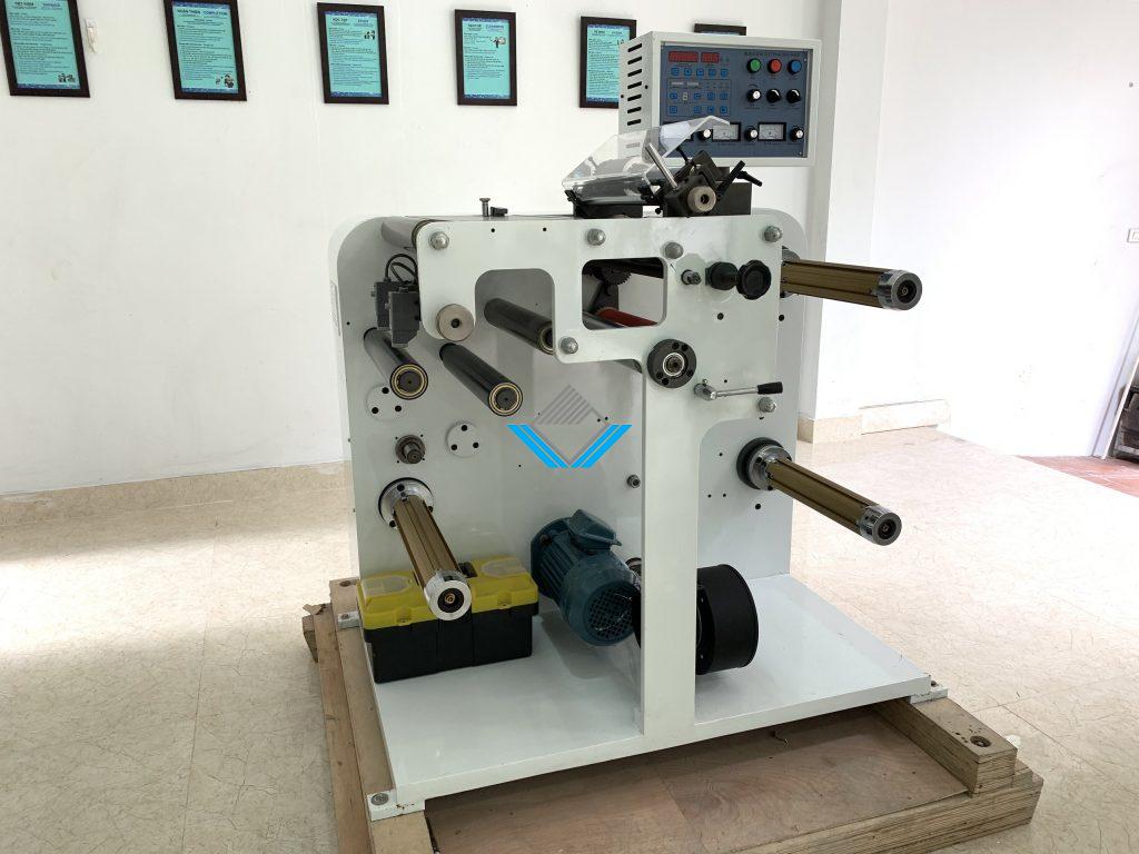 Máy chia cuộn decal