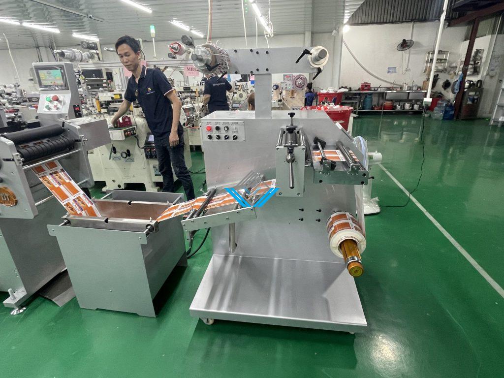 Máy bế tem nhãn label trục tròn 