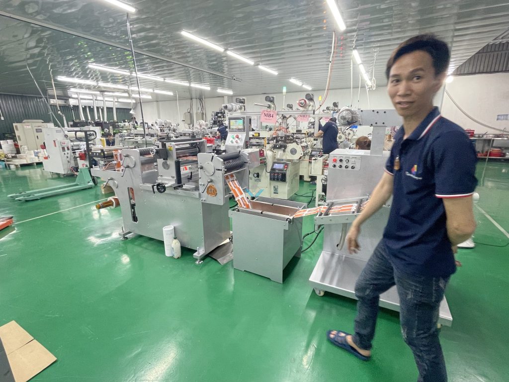 Máy bế tem nhãn label trục tròn 