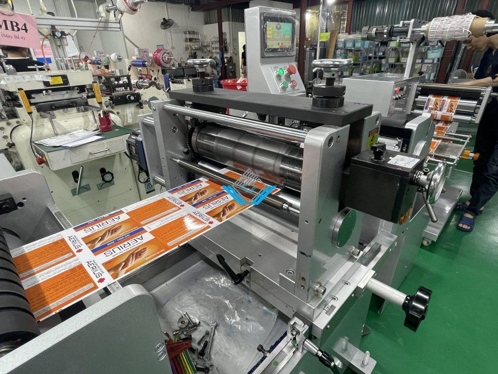 Máy bế tem nhãn label trục tròn 