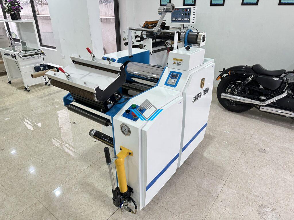 Máy cán màng label cuộn