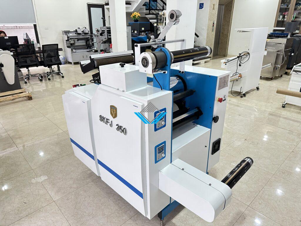 Máy cán màng tem nhãn decal cuộn