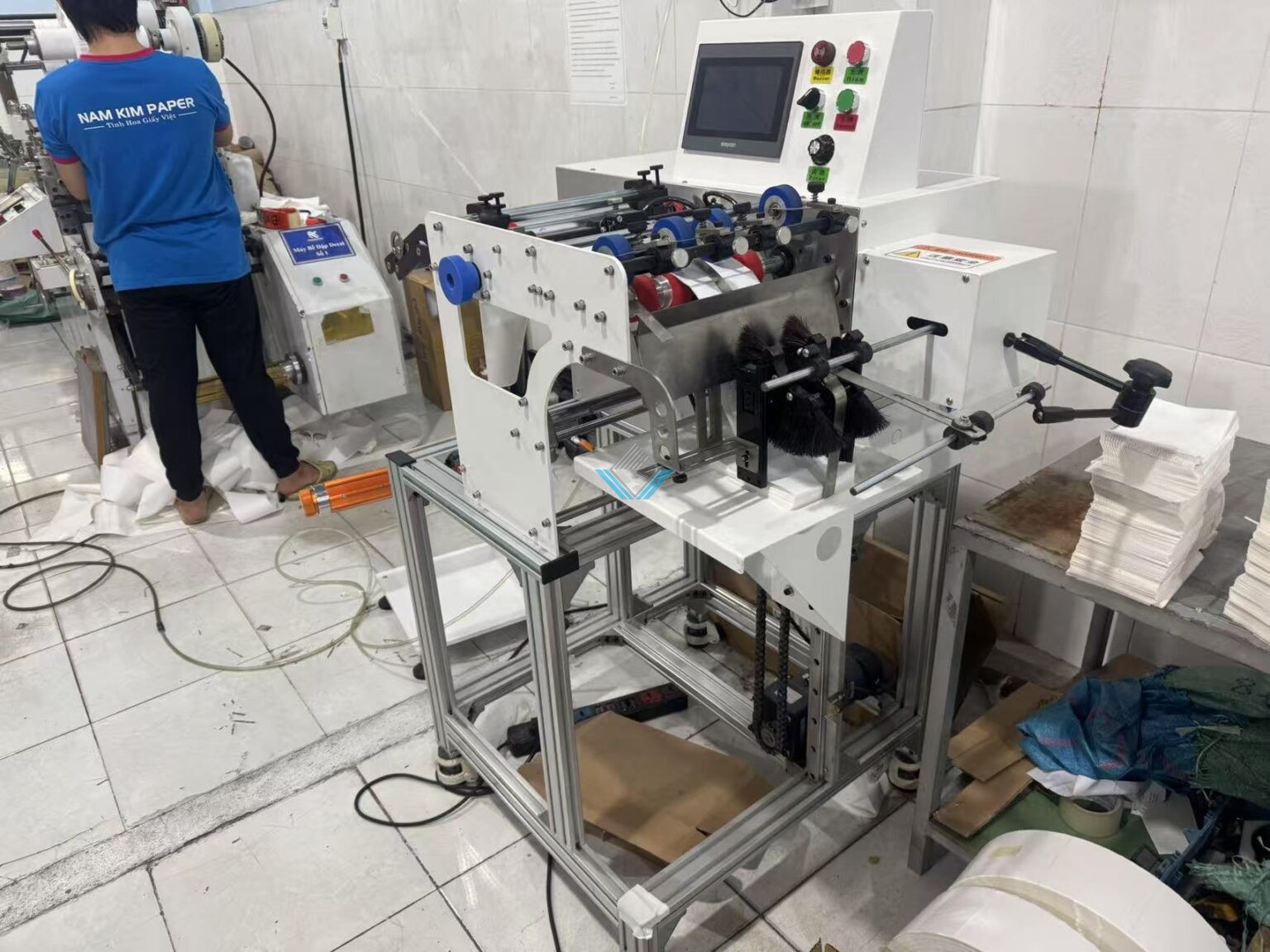 Máy gấp tem nhãn cuộn